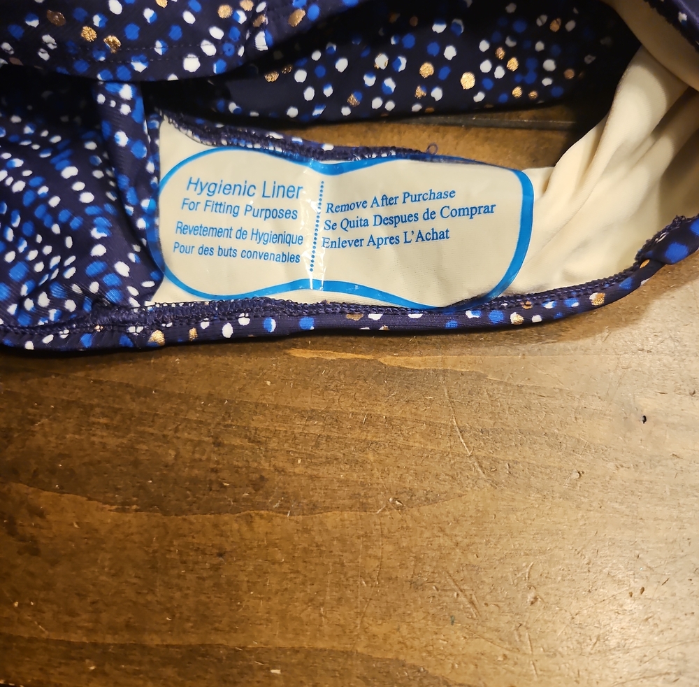 NWOT Miraclesuit With Matching Pareo - Picture 10 of 11
